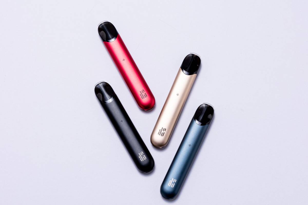 Choose an auspicious color to match in the Moo style with Kardinal Stick KURVE.